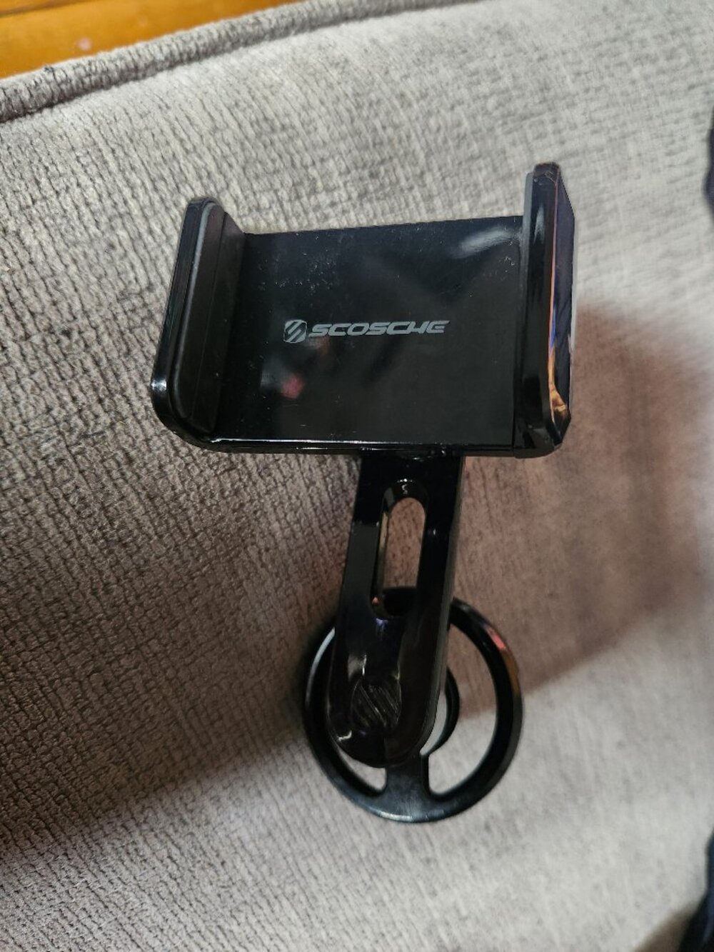 Scosche Free Flow Universal Vent Mount VP2M-SP: Car Phone Holder, Hands-Free, Ad